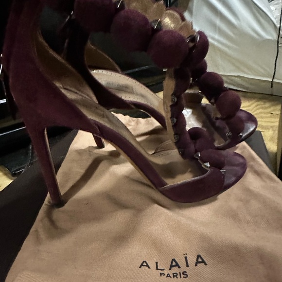 ALAÏA Burgundy Suede Bombe Stud Embellished Open Toe Sandals Size 7 - Picture 6 of 6